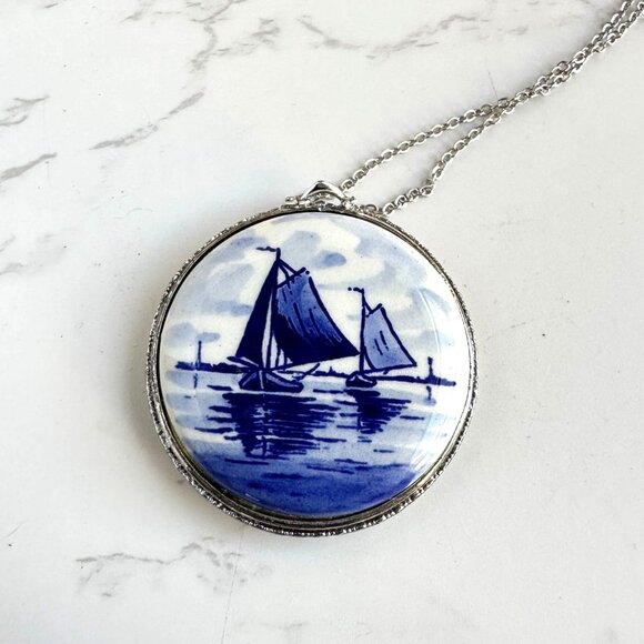 Delft Blue Reversible Pendant Necklace 20" Chain Silver Tone Floral & Sailboat - Picture 2 of 6